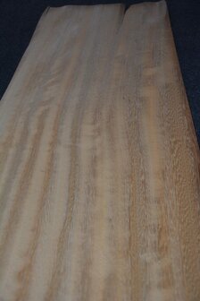 Iroko fineer 230 x 33-36 cm | 0.6mm | 0,794 m2