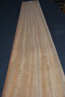 Iroko fineer 230 x 33-36 cm | 0.6mm | 0,794 m2