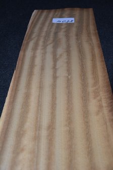 Iroko fineer 210 x 21-22 cm | 0.6mm | 0,452 m2