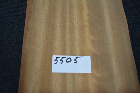 Iroko fineer 230 x 20-23 cm | 0.6mm | 0,495m2