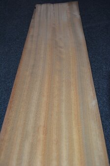 Iroko fineer 230 x 20-23 cm | 0.6mm | 0,495m2