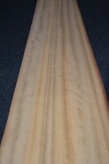 Iroko fineer 230 x 20-23 cm | 0.6mm | 0,495m2