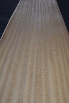 Iroko fineer 210 x 34-36 cm | 0.6mm | 0,735m2