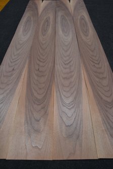 Amerikaans noten fineer 152 x 13 cm | 0.6mm | 0,198m&sup2;