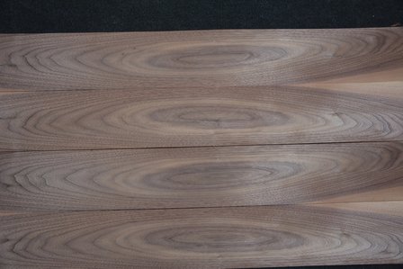 Amerikaans noten fineer 152 x 13 cm | 0.6mm | 0,198m&sup2;