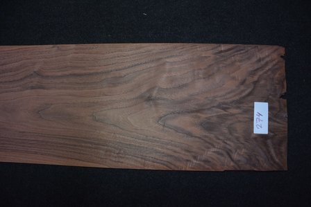 Amerikaans noten fineer 260 x 23-30 cm | 0.6mm | 0,689m&sup2;