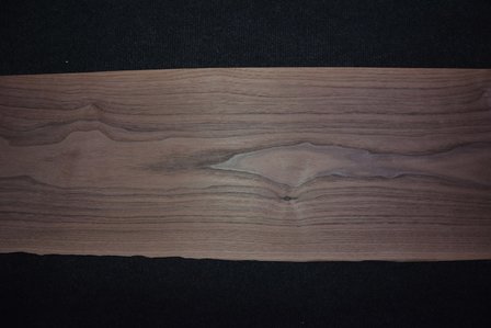 Amerikaans noten fineer 260 x 23-30 cm | 0.6mm | 0,689m&sup2;
