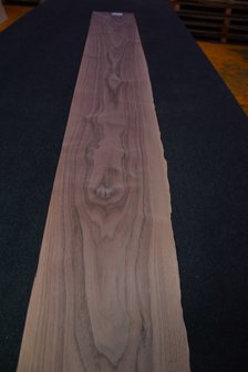 Amerikaans noten fineer 260 x 23-30 cm | 0.6mm | 0,689m&sup2;