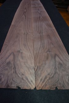 Amerikaans noten fineer 260 x 23-30 cm | 0.6mm | 0,689m&sup2;