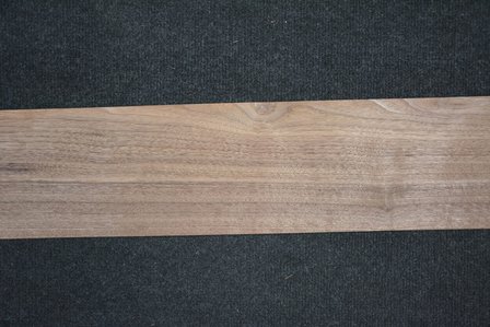 Amerikaans noten fineer 233 x 15-17 cm | 0.6mm | 0,370m&sup2;