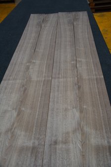 Amerikaans noten fineer 233 x 15-17 cm | 0.6mm | 0,370m&sup2;