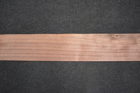 Amerikaans noten fineer 235 x 11-13 cm | 0.6mm | 0,282m&sup2;