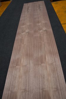 Amerikaans noten fineer 235 x 11-13 cm | 0.6mm | 0,282m&sup2;