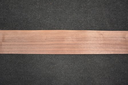 Amerikaans noten fineer 235 x 11-13 cm | 0.6mm | 0,282m&sup2;