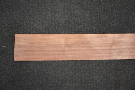 Amerikaans noten fineer 235 x 11-13 cm | 0.6mm | 0,282m&sup2;
