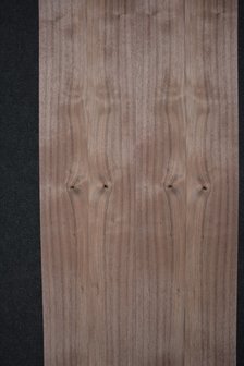 Amerikaans noten fineer 235 x 11-13 cm | 0.6mm | 0,282m&sup2;