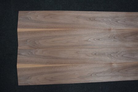 Amerikaans noten fineer 115 x 10-11 cm | 0.6mm | 0,121m&sup2;