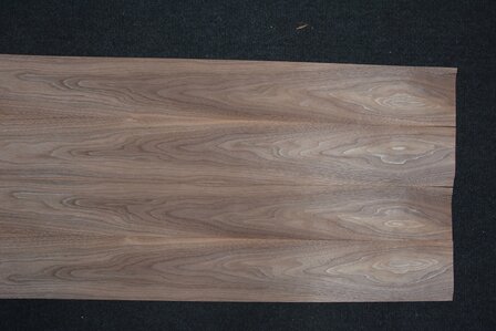 Amerikaans noten fineer 115 x 10-11 cm | 0.6mm | 0,121m&sup2;
