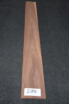 Amerikaans noten fineer 114 x 11-12 cm | 0.6mm | 0,131m&sup2;