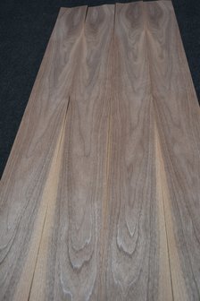Amerikaans noten fineer 114 x 11-12 cm | 0.6mm | 0,131m&sup2;