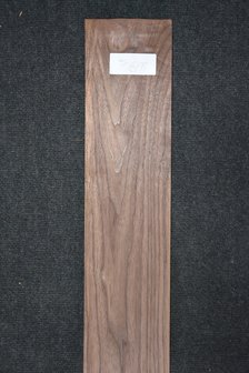 Amerikaans noten fineer 219 x 13-14 cm | 0.6mm | 0,296m&sup2;