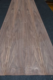 Amerikaans noten fineer 219 x 13-14 cm | 0.6mm | 0,296m&sup2;