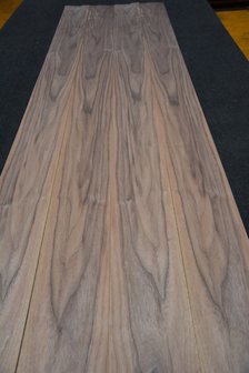Amerikaans noten fineer 219 x 13-14 cm | 0.6mm | 0,296m&sup2;