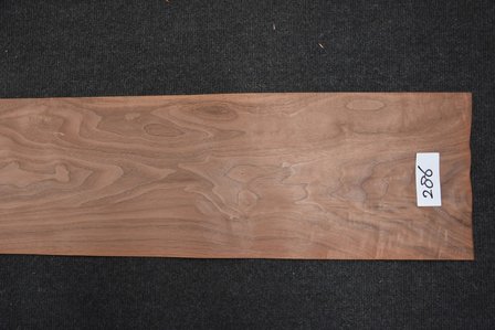 Amerikaans noten fineer 250 x 20-23 cm | 0.6mm | 0,538m&sup2;