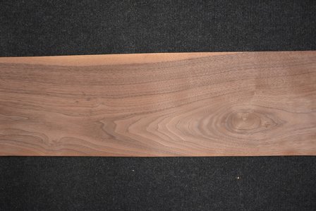 Amerikaans noten fineer 250 x 20-23 cm | 0.6mm | 0,538m&sup2;