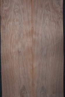 Amerikaans noten fineer 250 x 20-23 cm | 0.6mm | 0,538m&sup2;