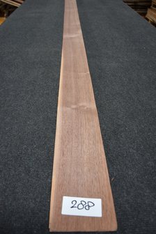 Amerikaans noten fineer 242 x 11 cm | 0.6mm | 0,266m&sup2;