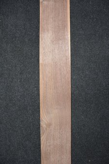Amerikaans noten fineer 242 x 11 cm | 0.6mm | 0,266m&sup2;