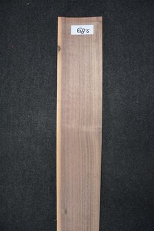Amerikaans noten fineer 210 x 14-11 cm | 0.6mm |0,263m&sup2;
