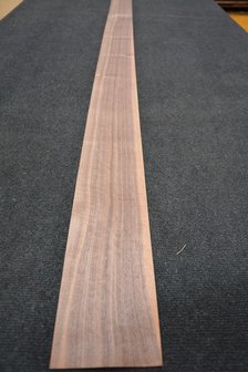 Amerikaans noten fineer 235 x 11-12 cm | 0.6mm | 0,270m&sup2;