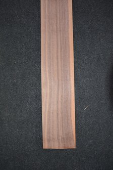 Amerikaans noten fineer 235 x 11-12 cm | 0.6mm | 0,270m&sup2;
