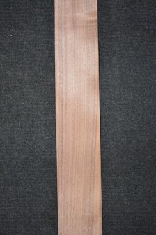 Amerikaans noten fineer 235 x 11-13 cm | 0.6mm | 0,276m&sup2;
