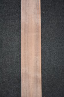 Amerikaans noten fineer 235 x 11-13 cm | 0.6mm | 0,276m&sup2;