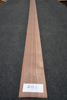 Amerikaans noten fineer 235 x 9-10 cm | 0.6mm | 0,223m&sup2;