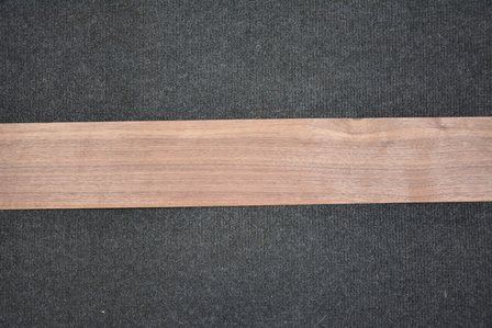 Amerikaans noten fineer 235 x 9-10 cm | 0.6mm | 0,223m&sup2;