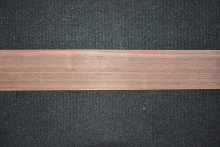 Amerikaans noten fineer 235 x 9-10 cm | 0.6mm | 0,223m&sup2;