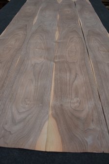 Amerikaans noten fineer 212 x 19 cm | 0.6mm | 0,403m&sup2;
