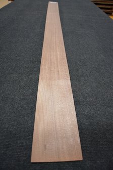 Amerikaans noten fineer 190 x 10-12 cm | 0.6mm | 0,209m&sup2;