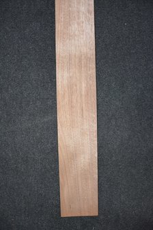 Amerikaans noten fineer 190 x 10-12 cm | 0.6mm | 0,209m&sup2;