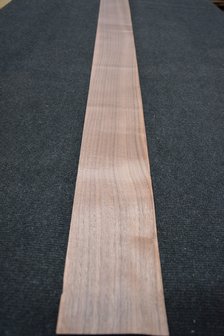 Amerikaans noten fineer 200 x 12-16 cm | 0.6mm | 0,322m&sup2;