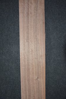 Amerikaans noten fineer 210 x 13-16 cm | 0.6mm | 0,304m&sup2;