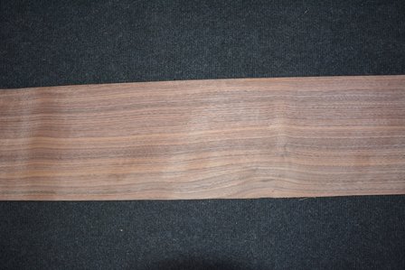 Amerikaans noten fineer 210 x 19-21 cm | 0.6mm | 0,490m&sup2;