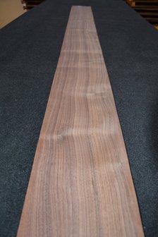 Amerikaans noten fineer 210 x 19-21 cm | 0.6mm | 0,490m&sup2;