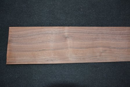 Amerikaans noten fineer 210 x 19-21 cm | 0.6mm | 0,490m&sup2;