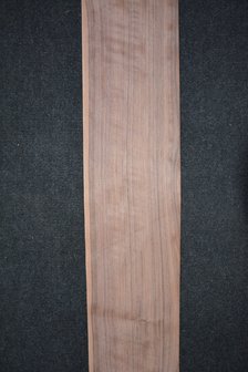 Amerikaans noten fineer  210 x 16-19 cm | 0.6mm | 0,429m&sup2;