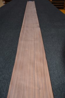 Amerikaans noten fineer  210 x 16-19 cm | 0.6mm | 0,429m&sup2;